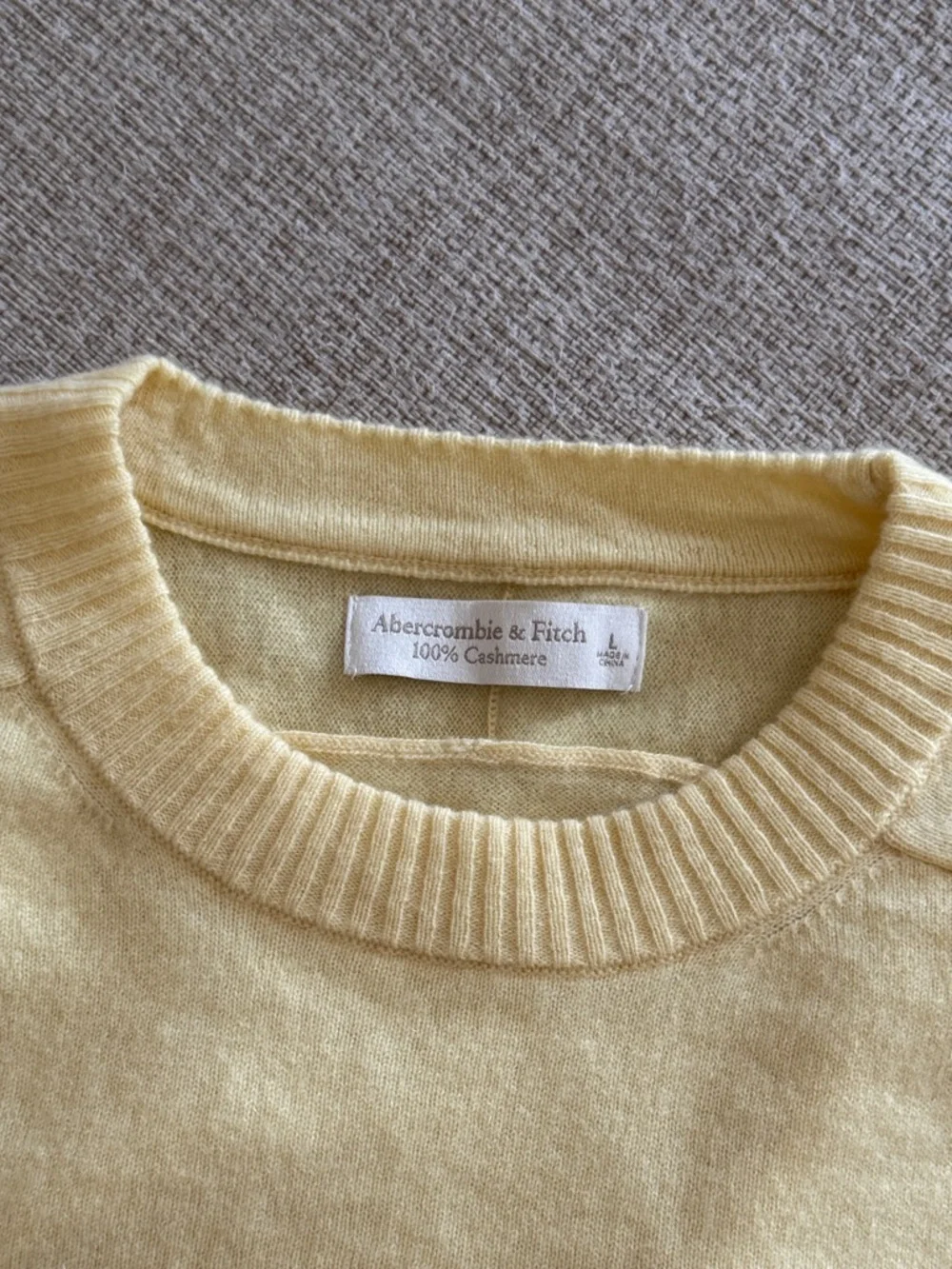 Abercrombie & Fitch Butter Yellow 100% Cashmere Crewneck Sweater Tee Size L